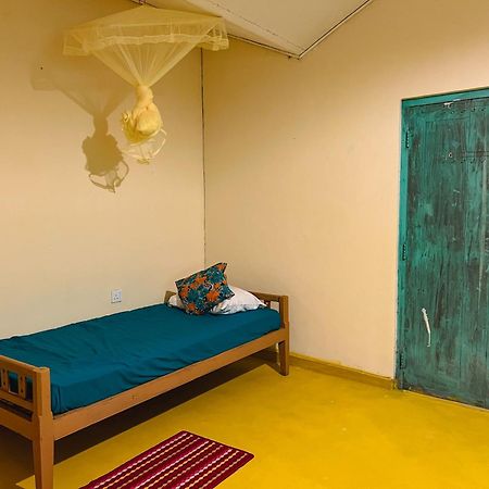 Lazy Monkey Surfhostel - Sri Lanka Диквела Екстериор снимка