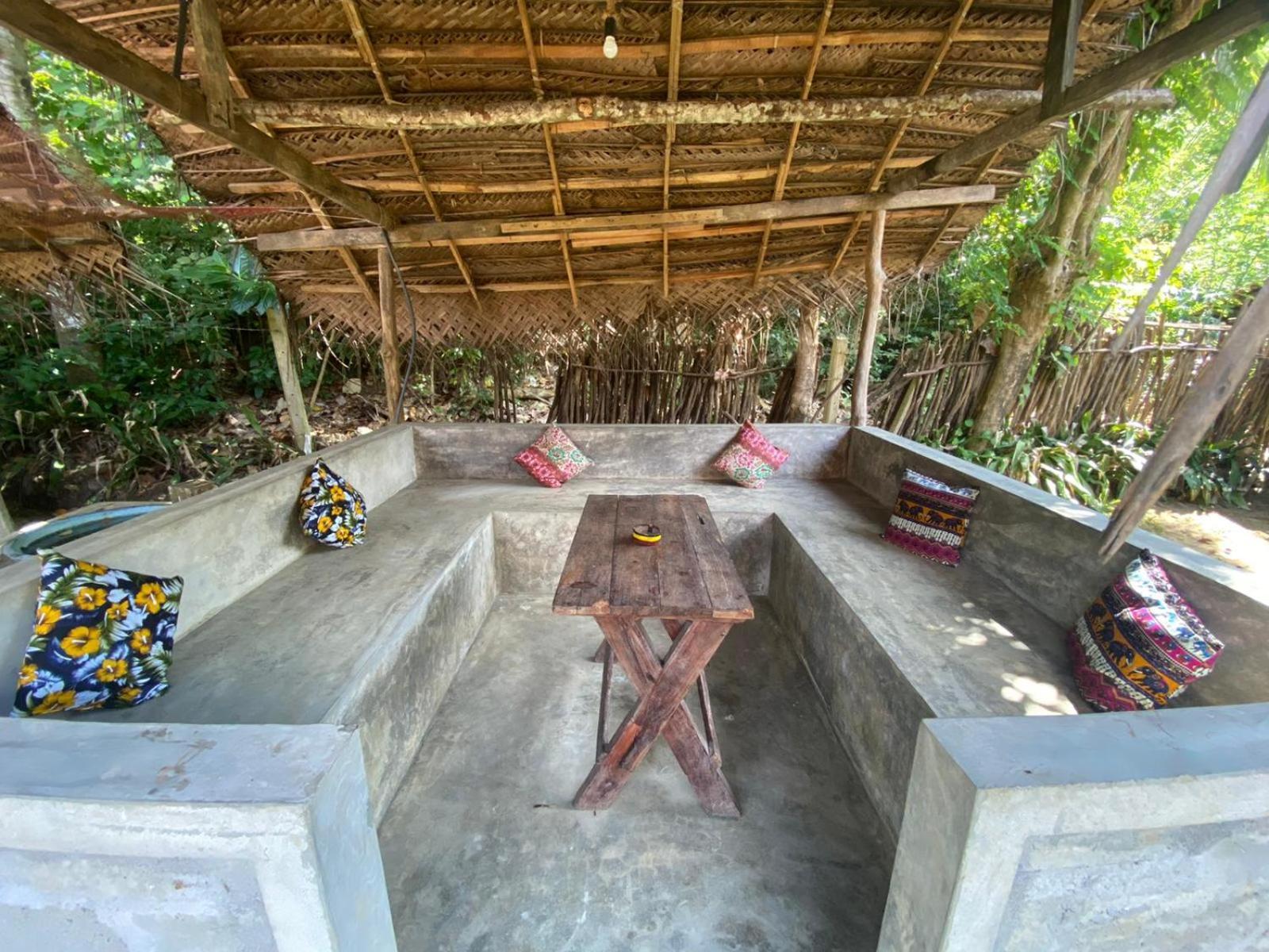 Lazy Monkey Surfhostel - Sri Lanka Диквела Екстериор снимка