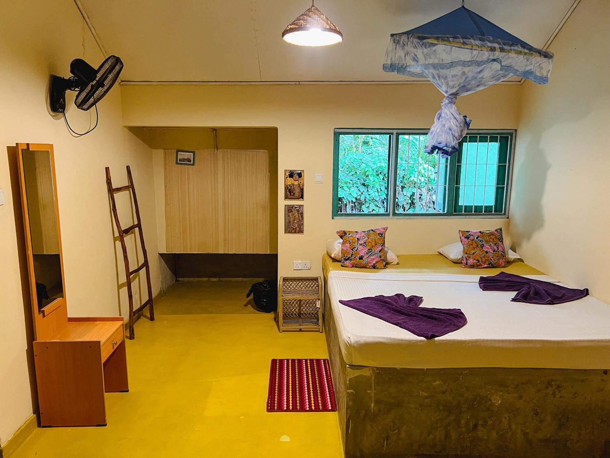 Lazy Monkey Surfhostel - Sri Lanka Диквела Екстериор снимка
